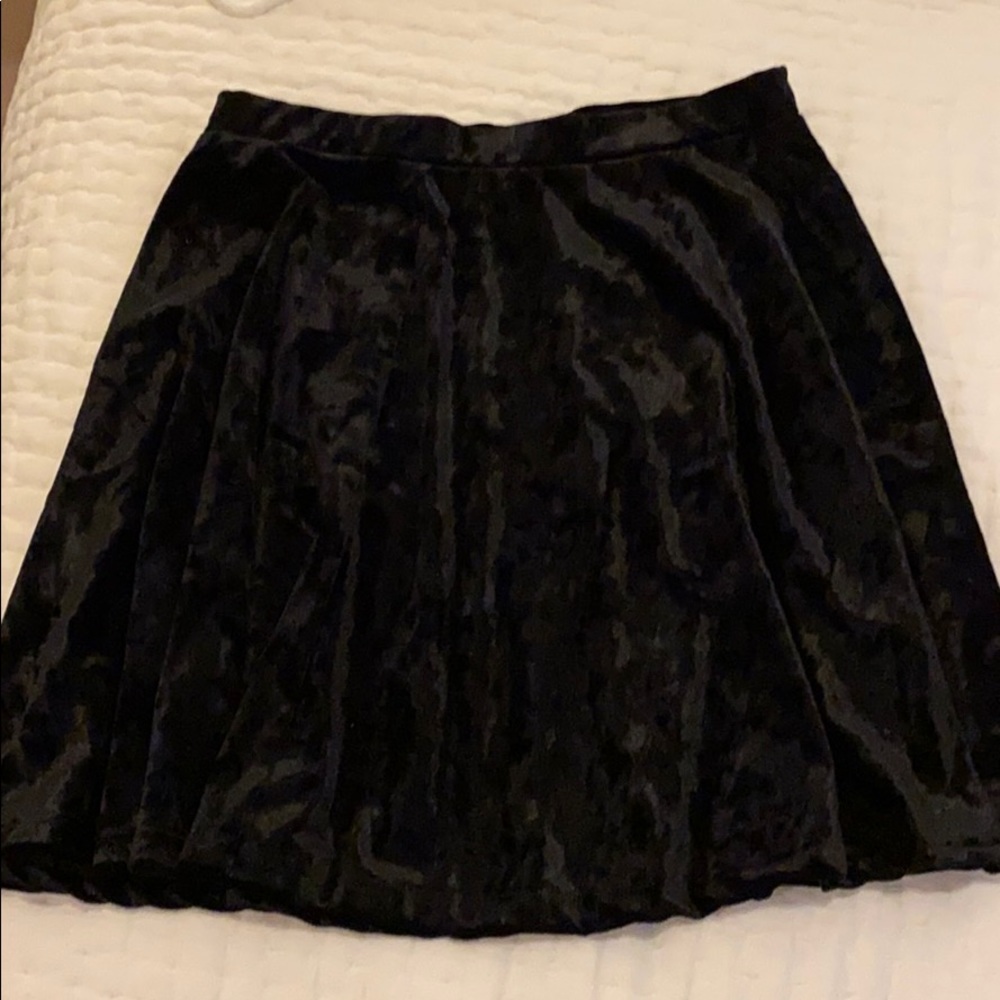 Black velvet skirt!